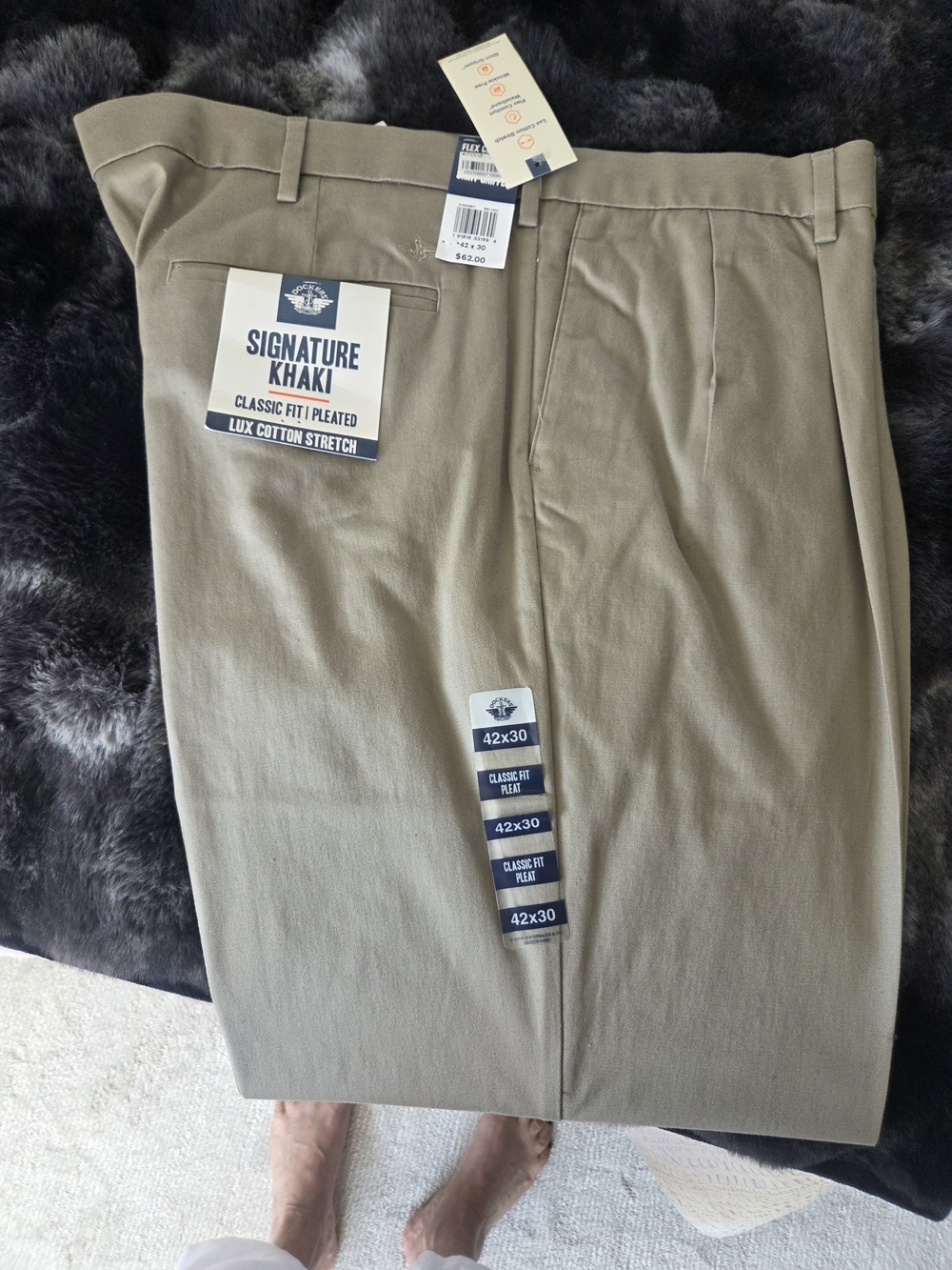 Dockers Signature Classic Fit Pleated Pants — Khaki Tan